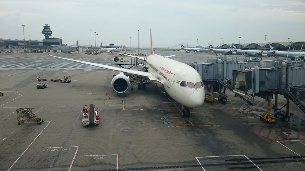 aeroplano air india mentre carica i passeggeri