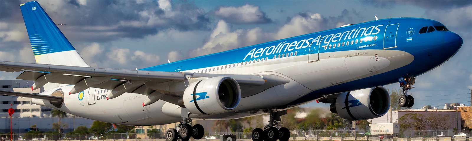 aeroplano in decollo della compagnia aerolinas argentinas