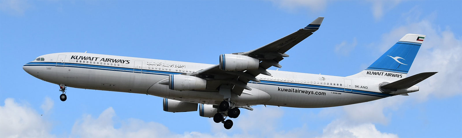 aereoplano kuwait airlines in decollo